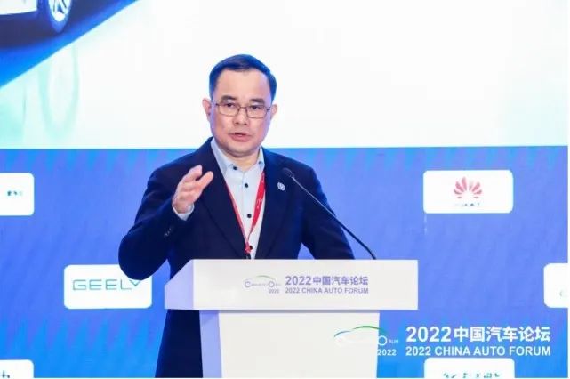 朱华荣：中国新能源汽车产业存在“缺芯贵电”两个痛点