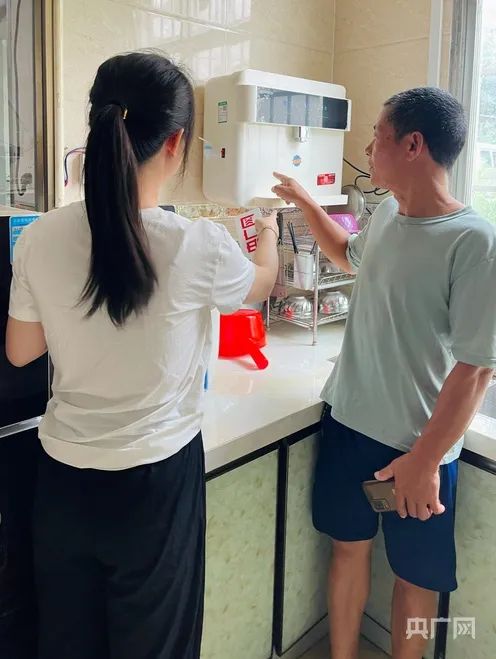 村口吆喝“免费听课”，还宣称净水器“防癌”！老人买后发现被骗可这样办