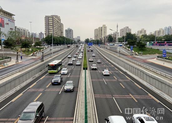 国产汽车“加大油门”驶向全球